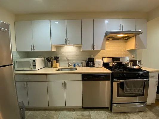 Rented by Project Queens LLC | media 8