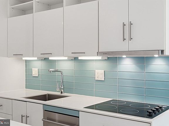5th image of 2424 17th St NW APT 101