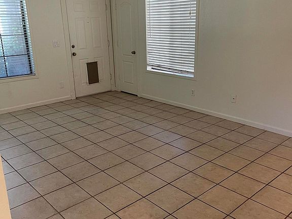 5th image of 925 N COLLEGE Avenue #I136