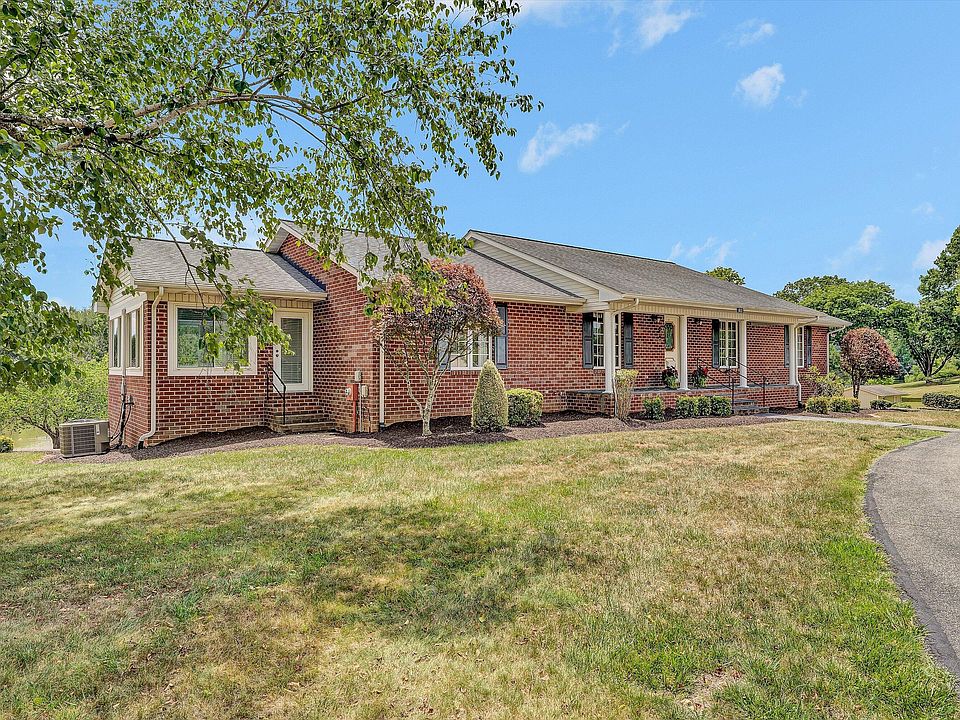 1st image of 801 Orchard Lake Dr