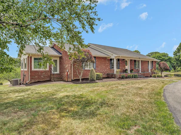 801 Orchard Lake Dr, Daleville, VA 24083