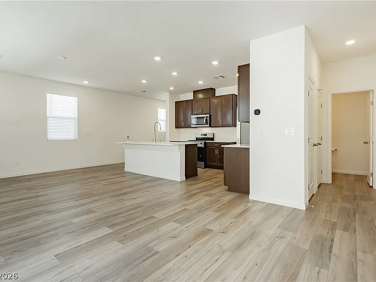 9108 Vesey Ave — Photo 11