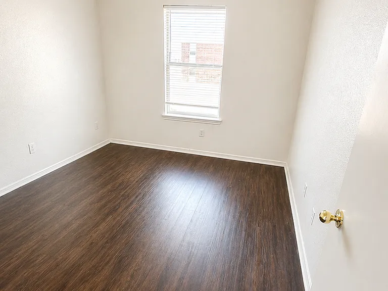 1501 Benttree Dr #D — Photo 7