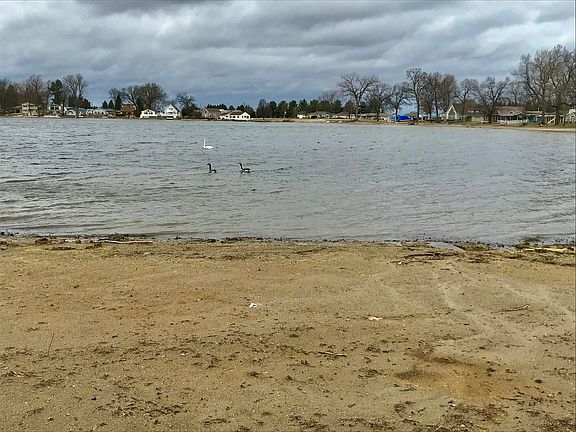 2nd image of E Lake Dr