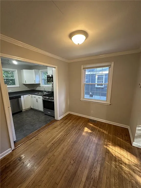 2 bed, 1.0 bath, 1035 sqft, $1,500 — Photo 3