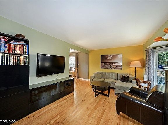 3rd image of 2845 N 72nd Ct