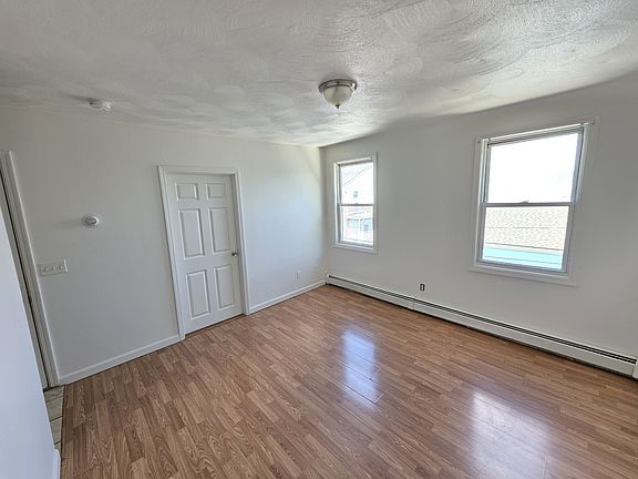 5th image of 47 Courtland St Fl 3