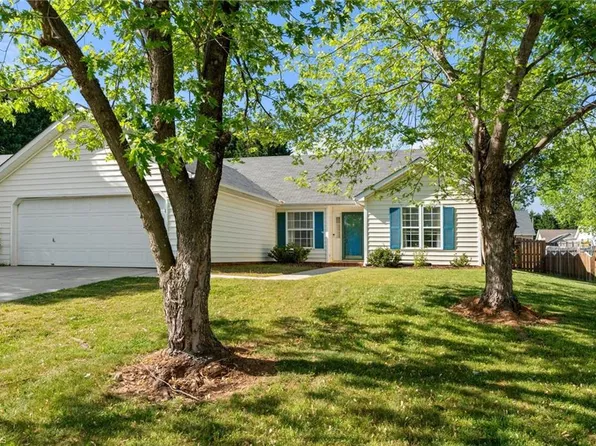 808 Eagle Point Dr, Kernersville, NC 27284