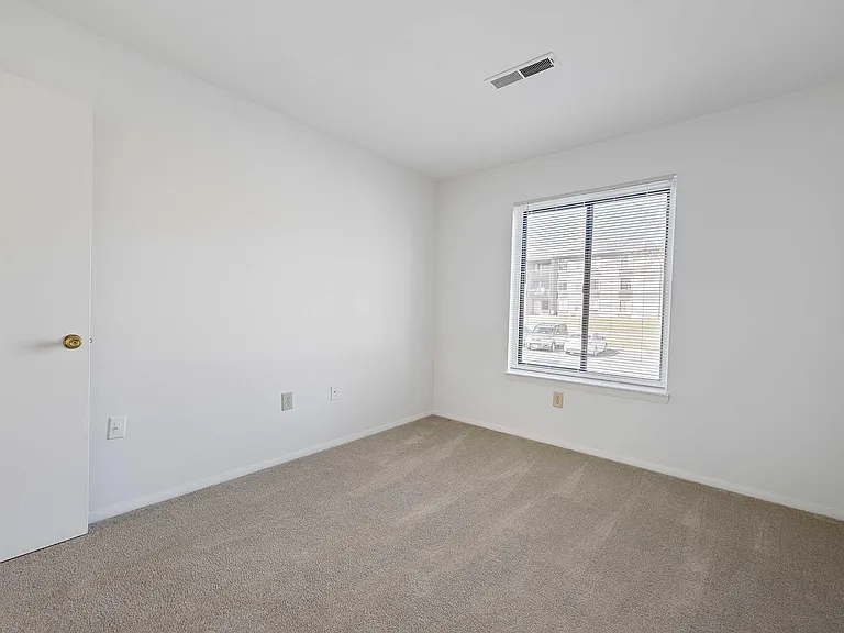 Foxridge Apartment Homes — Photo 137