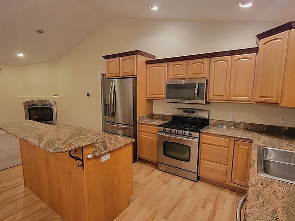 4th image of 1209 46th Ave NE