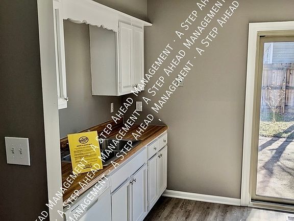 3rd image of 3737 Winchester Dr