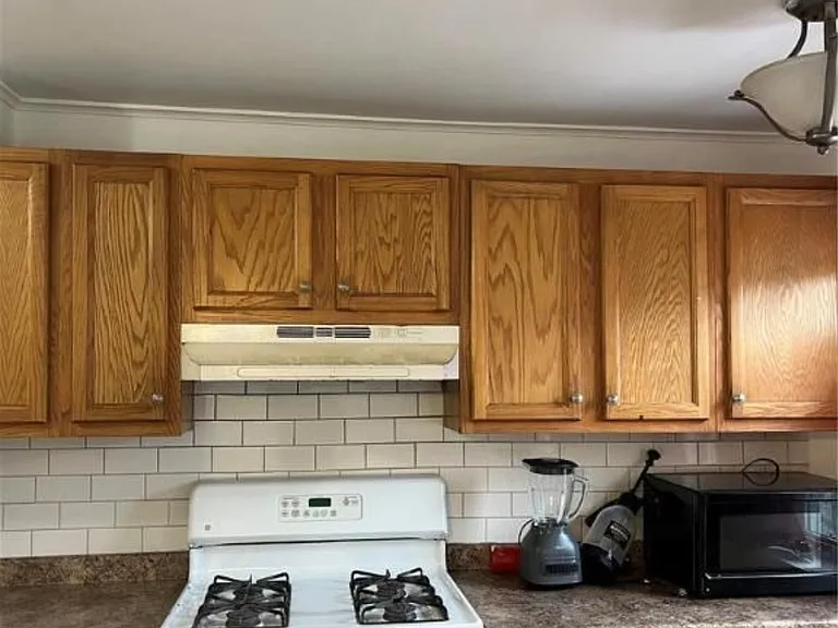 813 W Emaus Ave — Photo 4