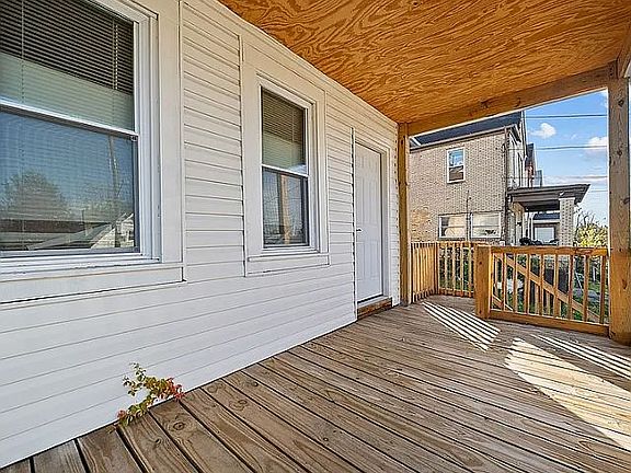 3rd image of 833 Estella Ave