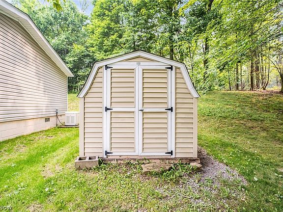 4th image of 3306 Sycamore Dr
