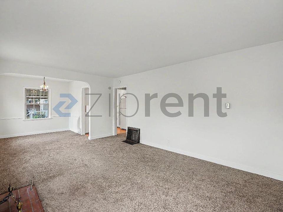 1st image of 428 E 44th Cir