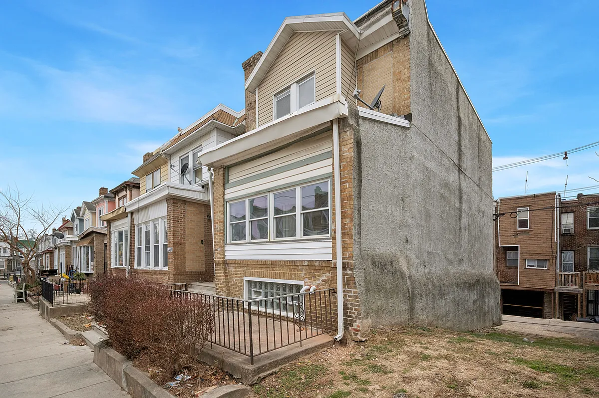 Building Photo - 5935 Windsor Ave