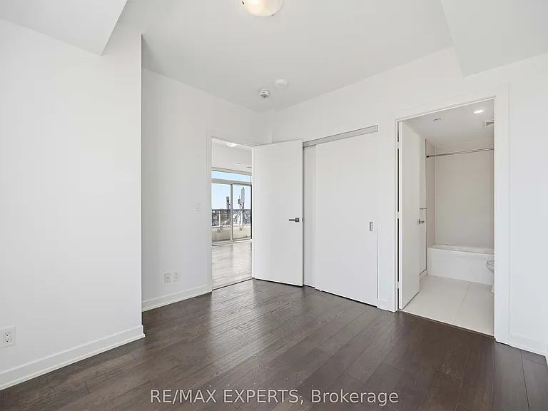 223 Saint Clair Ave W #1007 — Photo 20