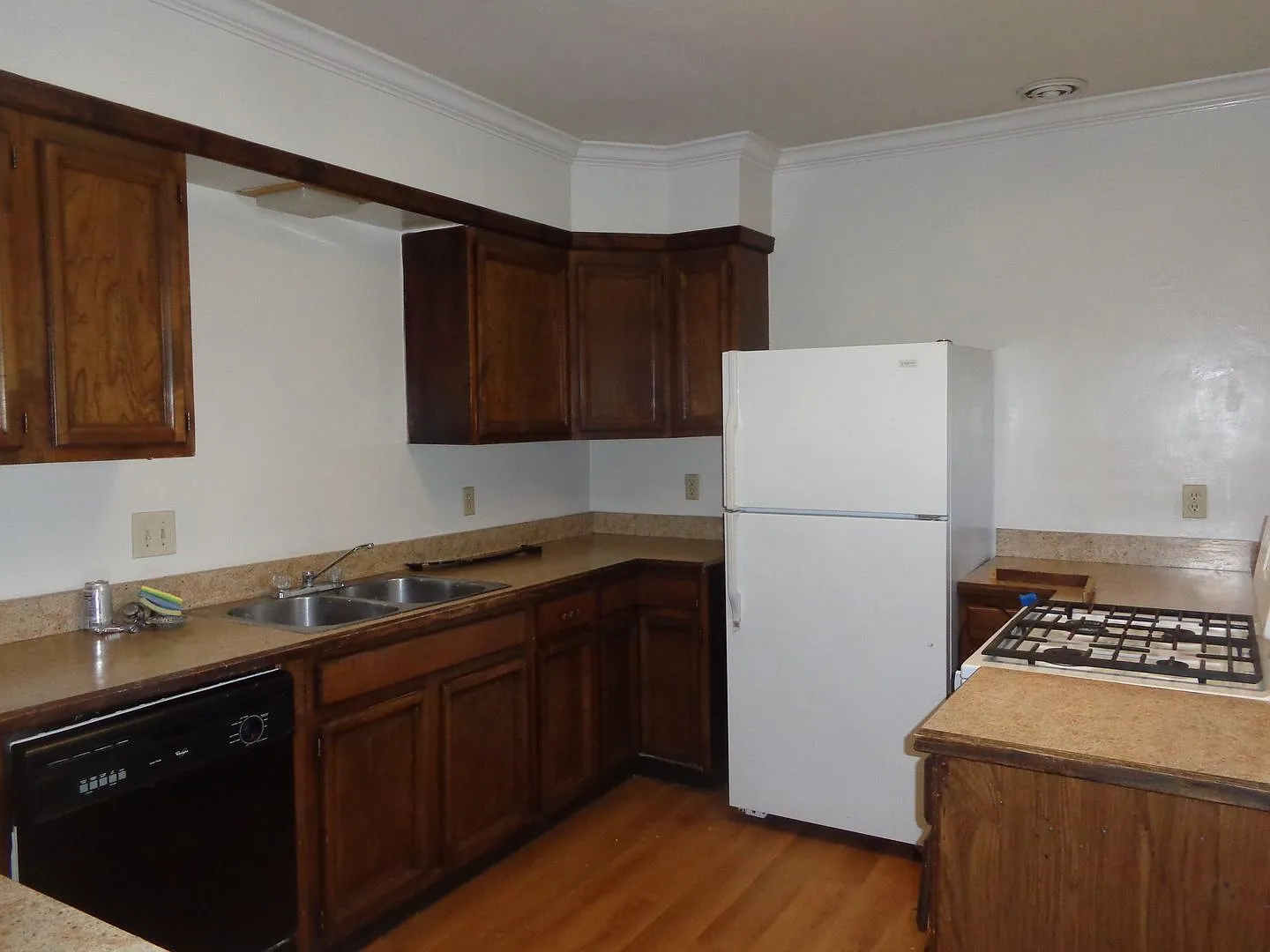 Three Bedroom Upper Crestline — Photo 3