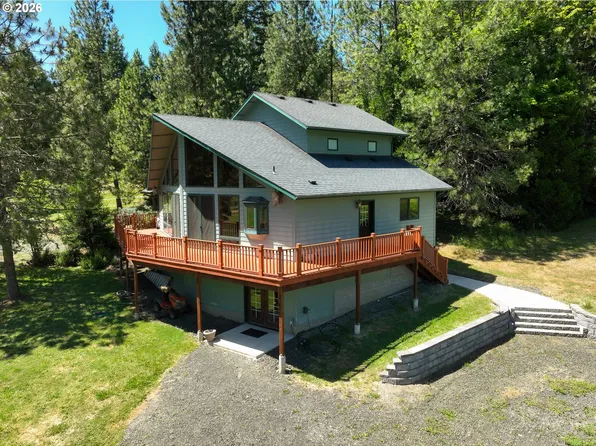 140 Old County Ln, Myrtle Creek, OR 97457