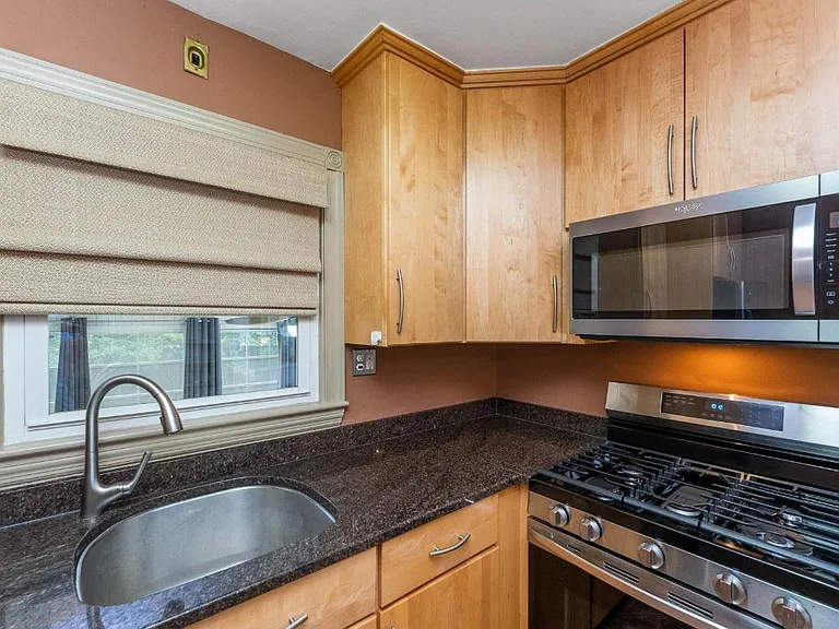6814 Duke Dr — Photo 16