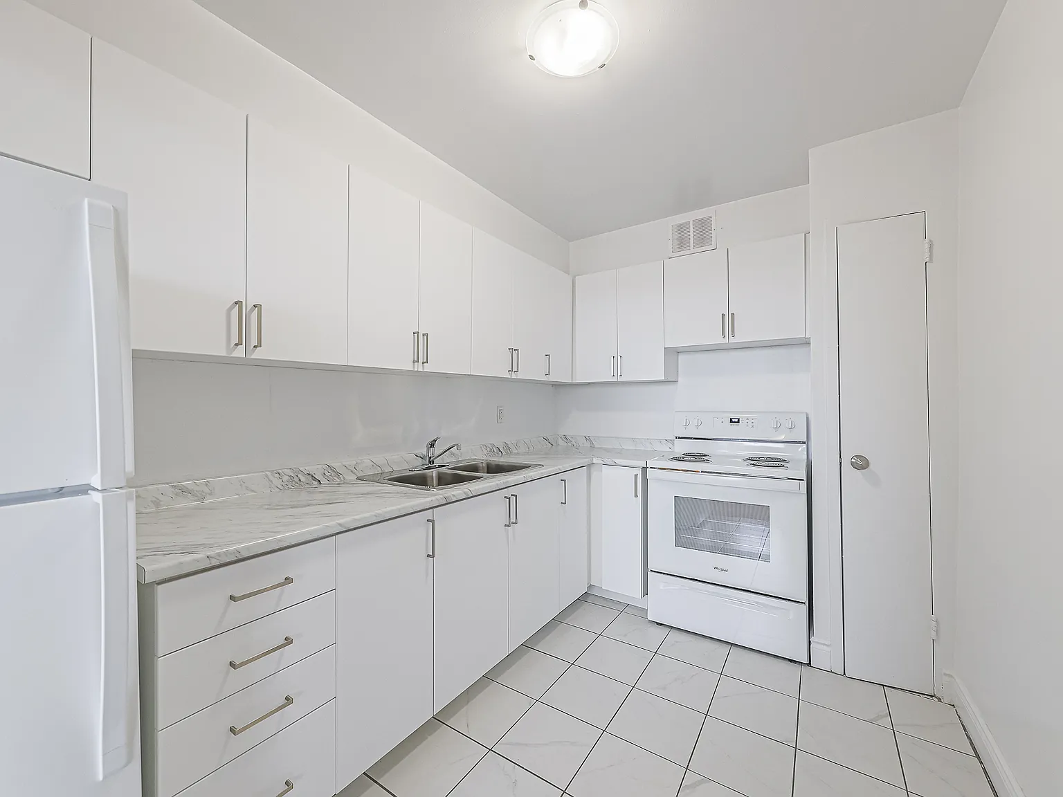 105 Rowena Dr — Photo 1