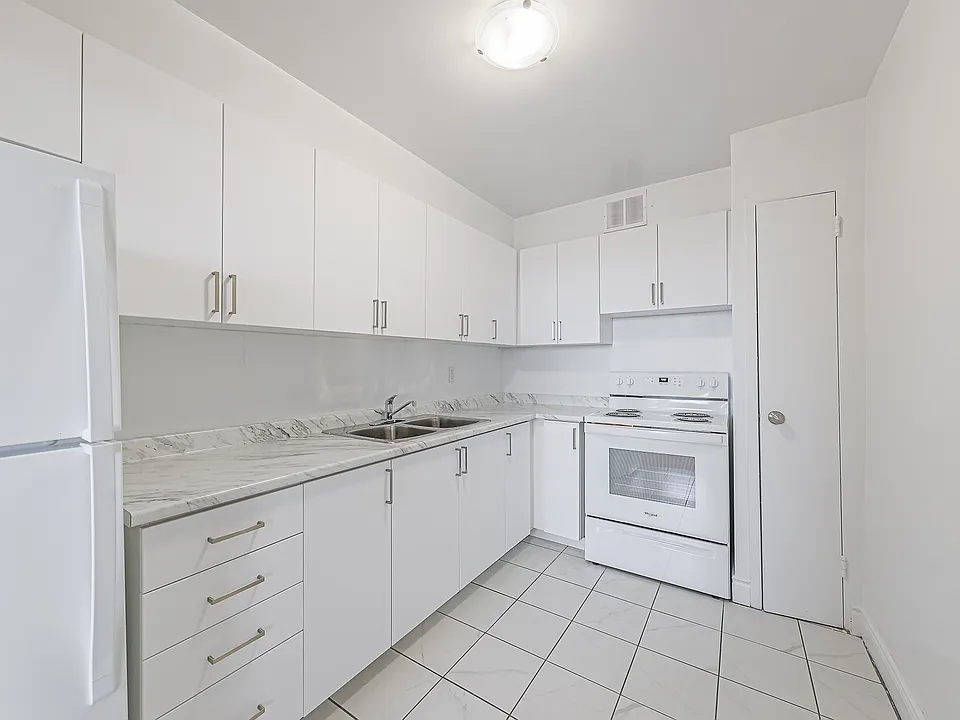 105 Rowena Dr