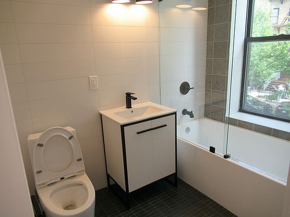 3rd image of 1051 Bergen St #2