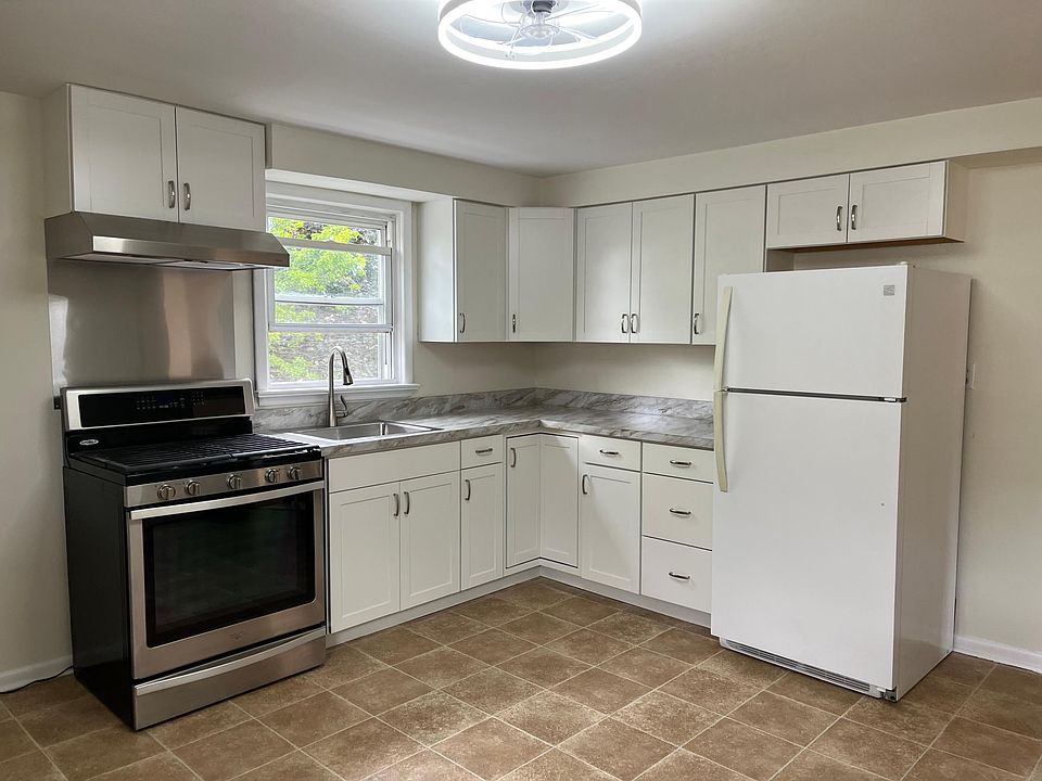 2nd image of 250 Orchard St