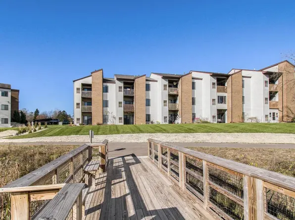 1570 W Pond Dr APT 32, Okemos, MI 48864