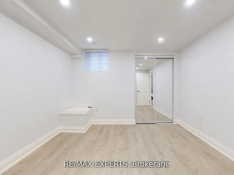 1097 Wildwood Dr #LOWER — Photo 16