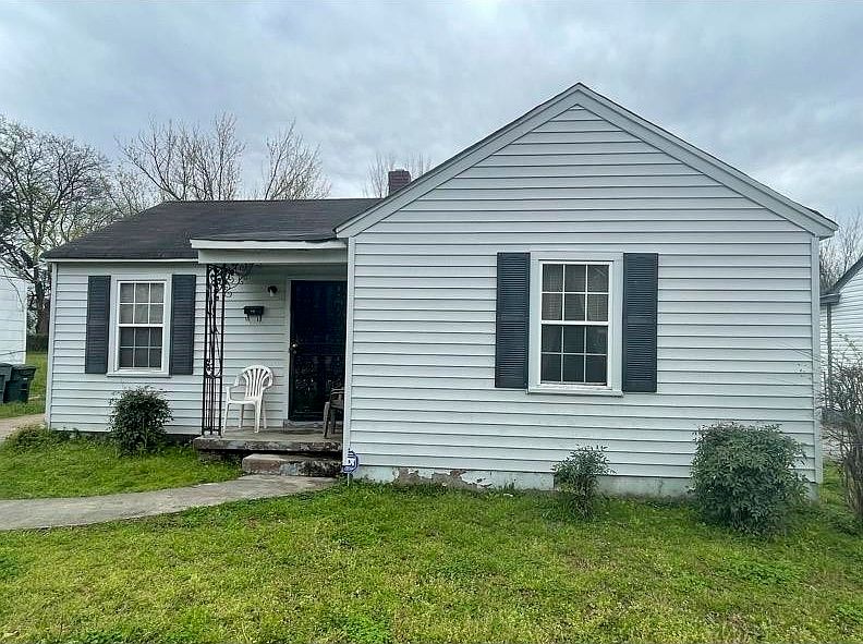 1st image of 2421 Gentry Ave