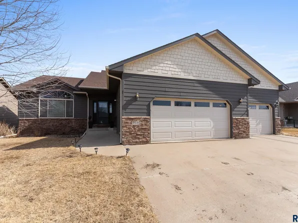 3132 S Newcastle Ct, Sioux Falls, SD 57110