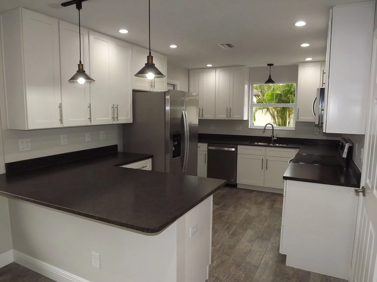 3 bed, 1900 sqft, $2,700 — Photo 3