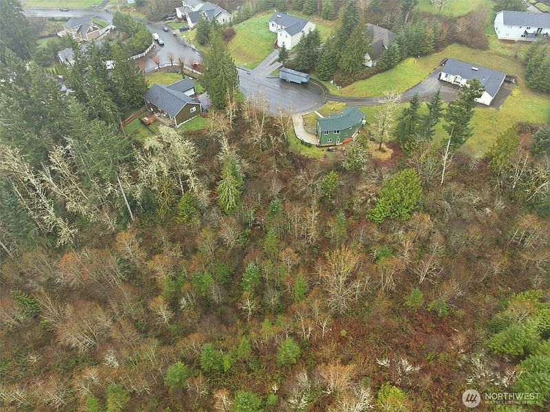 5th image of 1700 Maple Valley Drive