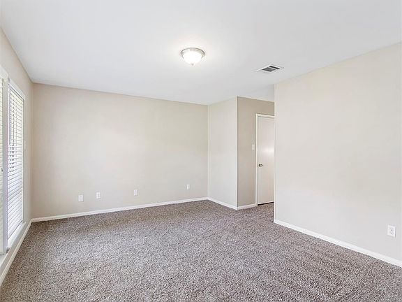 5th image of 2523 Blue Willow Dr