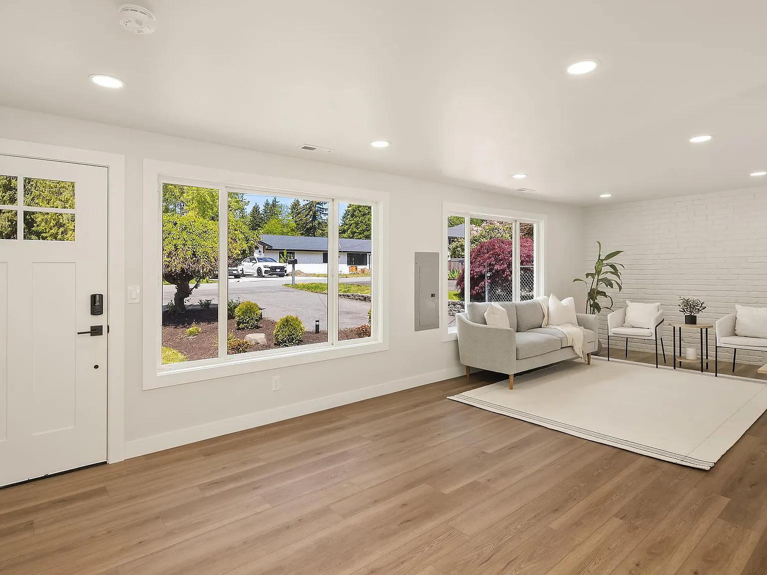 3 bed, 1200 sqft, $3,300 — Photo 4
