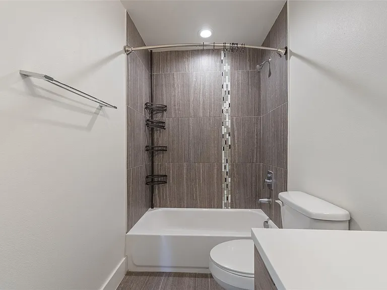 604 N Bluff Dr #225 — Photo 15