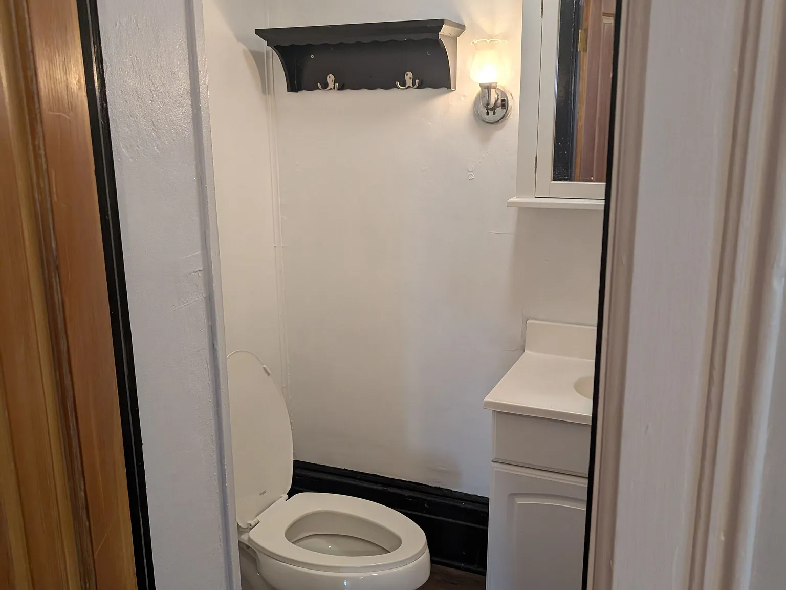 2 bed, 1.0 bath, 950 sqft, $900 — Photo 2