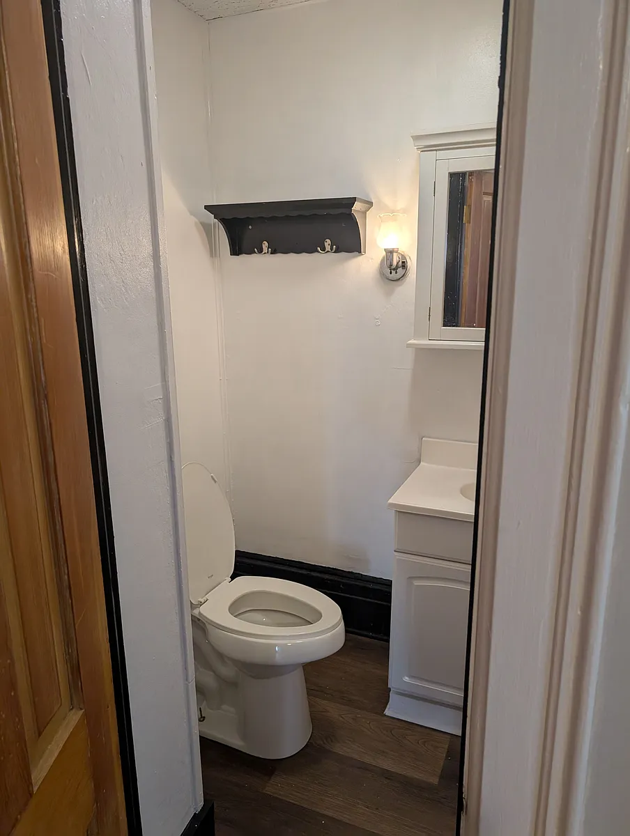 Building Photo - 709 E 22nd St #3