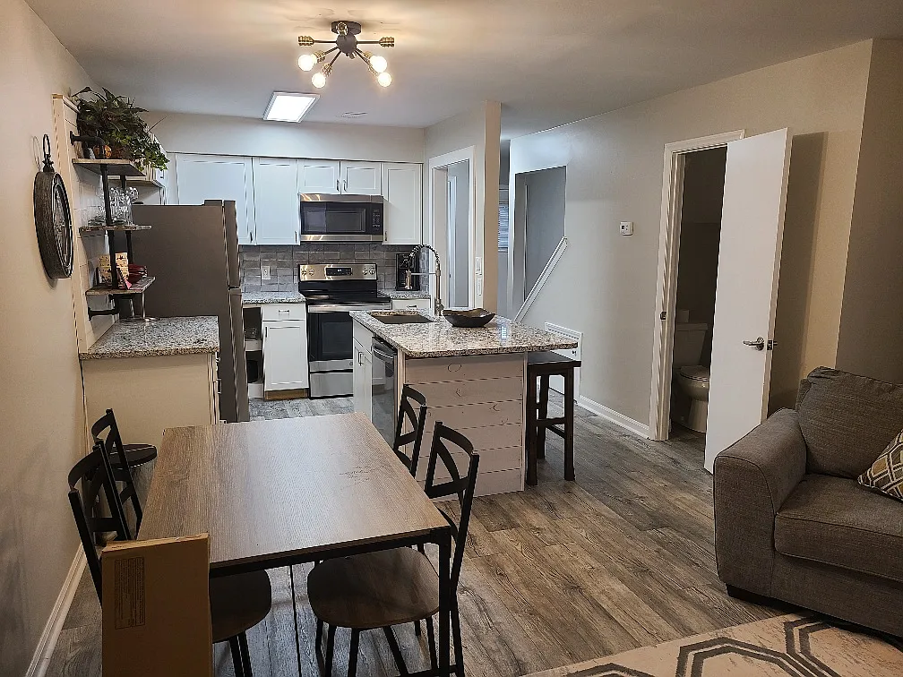 2 bed, 1.5 bath, 1000 sqft, $1,285 — Photo 3