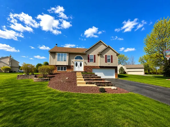 11437 Saddlebrook Cir, Pinckney, MI 48169