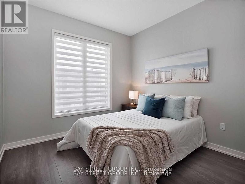 Oakville Townhouse for rent - 4 Bedrooms — photo 4