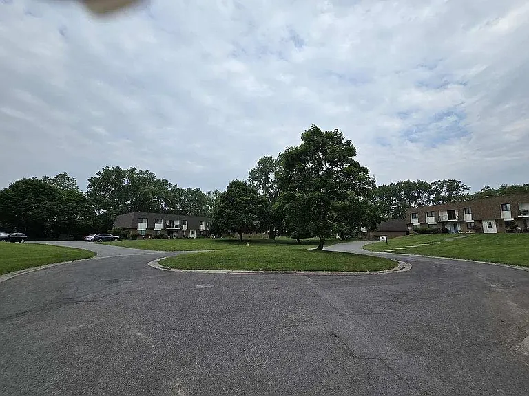 Stenwick Manor — Photo 1