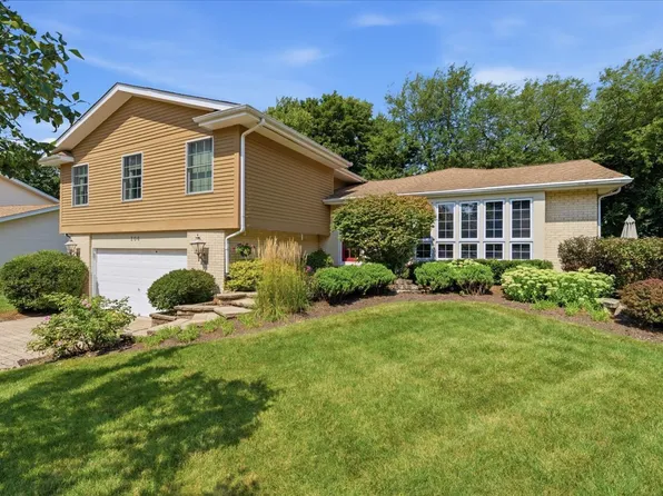 206 Londonderry Ct, Mundelein, IL 60060