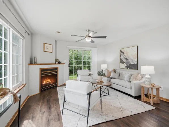 18755 Brookfield Lake DRIVE #15, Brookfield, WI 53045