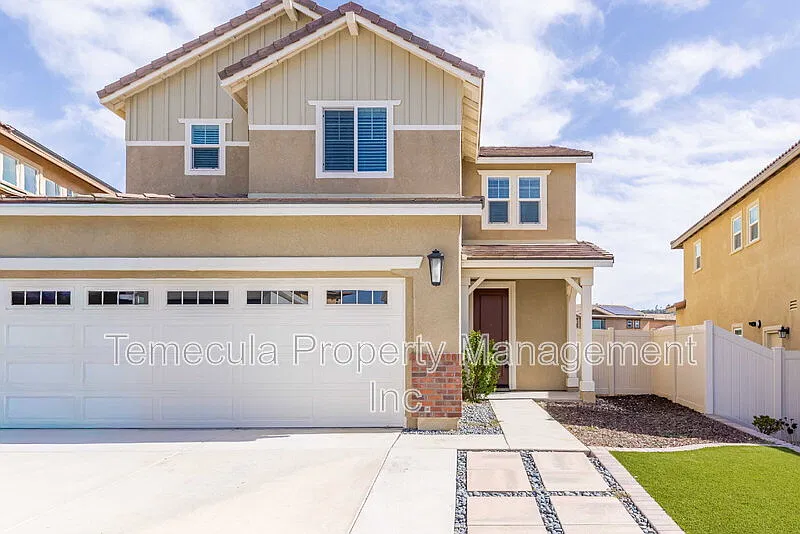 4 bed, 3.0 bath, 2213 sqft, $4,200 — Photo 1