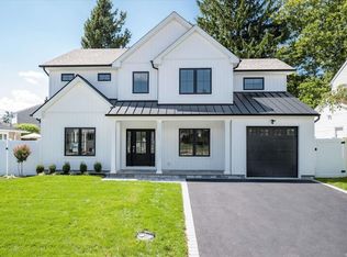 3 Kroll St, Plainview, NY 11803