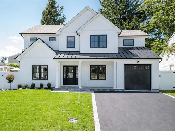 3 Kroll Street, Plainview, NY 11803