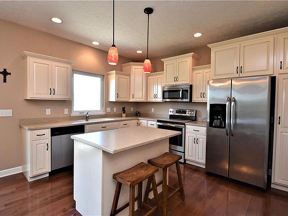 3rd image of 13184 Kensington Dr