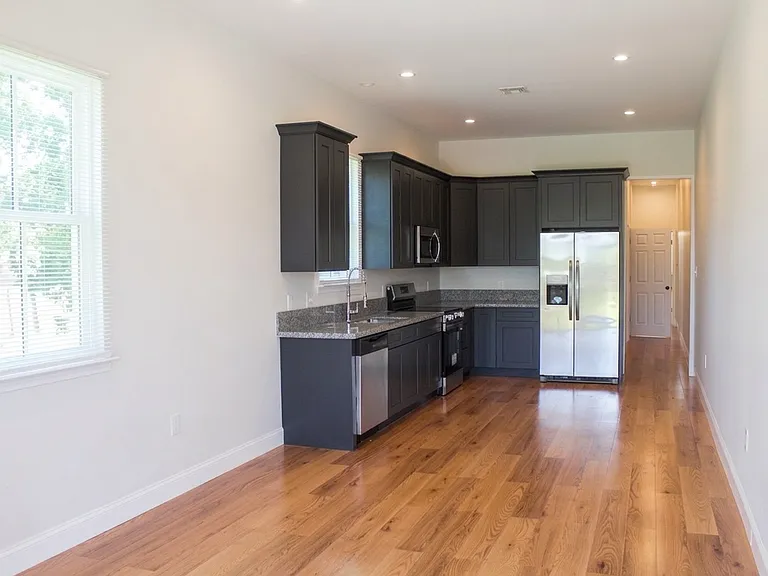 2421 Louisa St — Photo 2